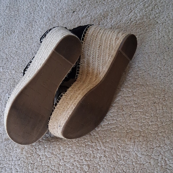 Marc Fisher Black and Cream Wedge Sandals - Picture 5 of 7